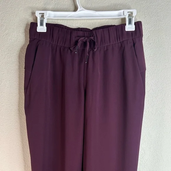 Lululemon On The Fly Pant Woven 27" size 4 maroon - Picture 5 of 6
